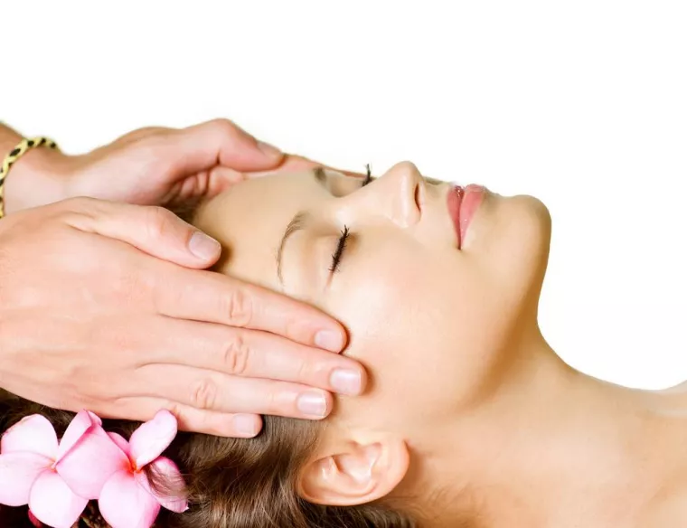 Modelage du corps pour femme et massage du visage à Vallauris, Vallauris, Roman Centre de Beauté