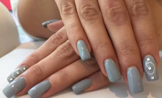 Pose de vernis semi-permanent, Vallauris, Roman Centre de Beauté