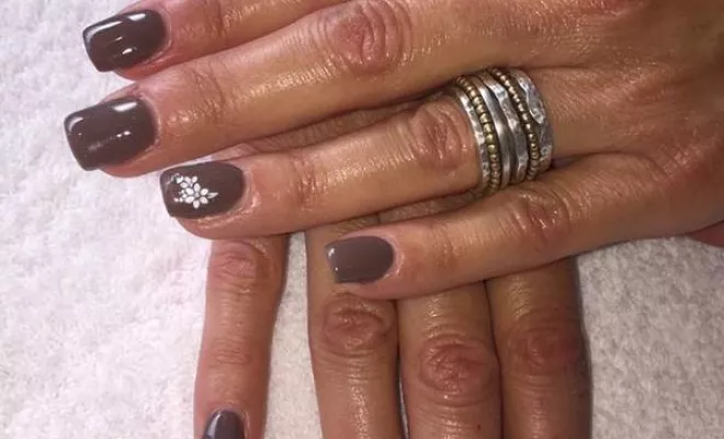 Pose de vernis semi-permanent, Vallauris, Roman Centre de Beauté