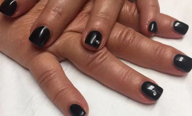 Pose de vernis semi-permanent, Vallauris, Roman Centre de Beauté