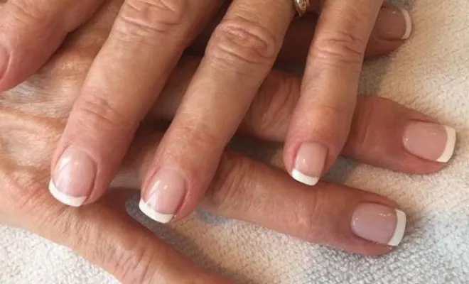 Pose de vernis semi-permanent, Vallauris, Roman Centre de Beauté