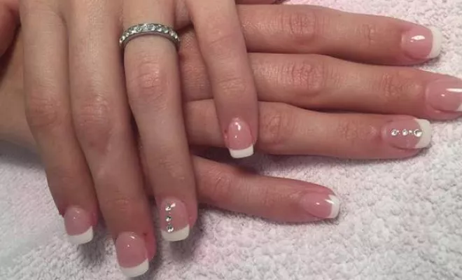 Pose de vernis semi-permanent, Vallauris, Roman Centre de Beauté